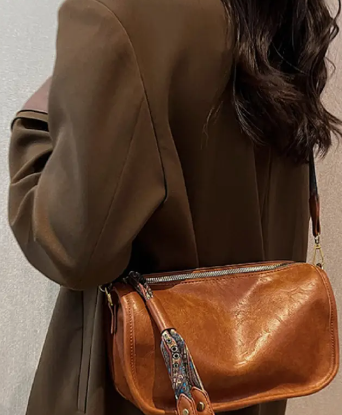 Pattern Strap Zipper Shoulder Bag