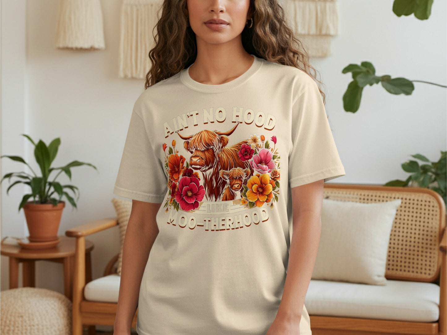 T-shirt with Highland cows and flowers, featuring text "Ain't No Hood Like Motherhood".