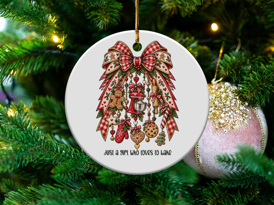 Round ornament with baking Christmas theme and text "Just a girl who loves to bake."