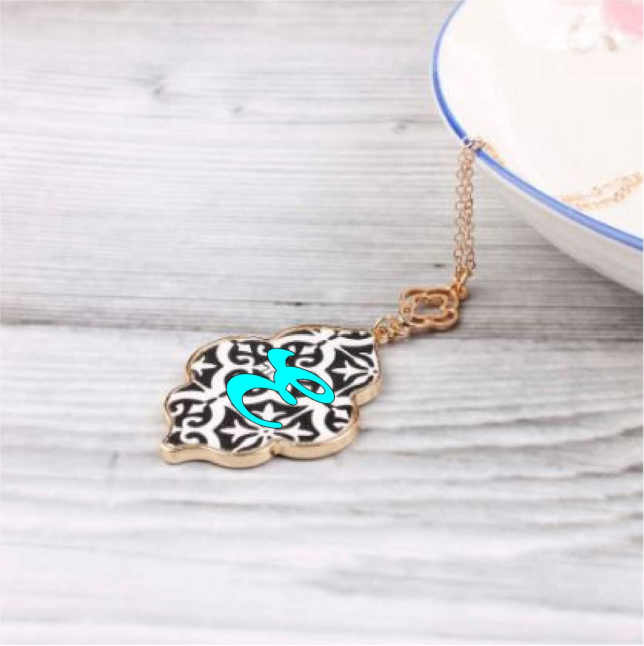Black & White Quatrefoil NK