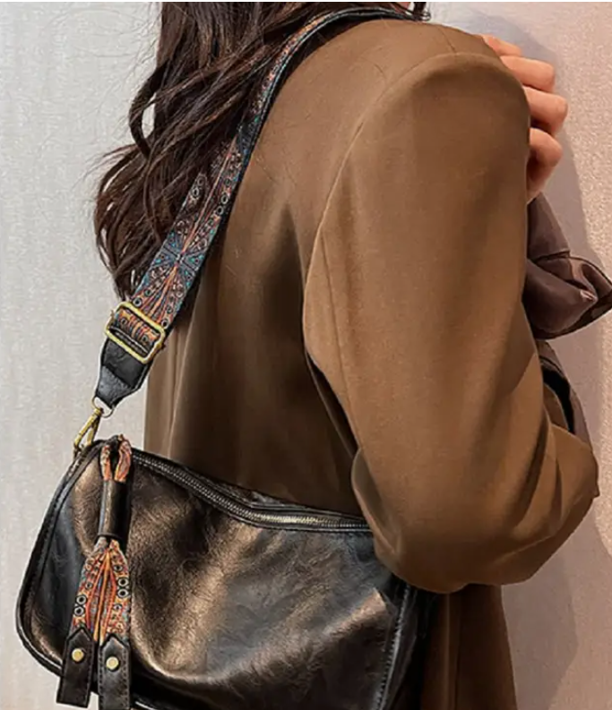 Pattern Strap Zipper Shoulder Bag