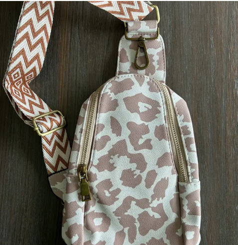 Printed Crossbody-White/Gray Leopard